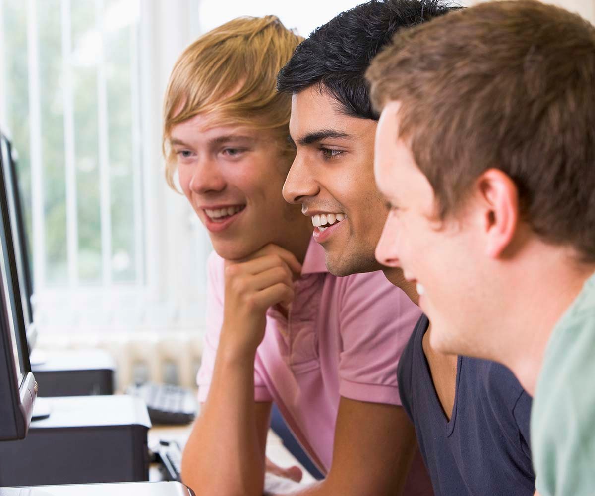 Smiling students working together 