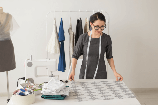 abstract-reasoning-woman-working-600px-compressed