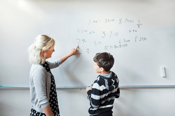 predicative-speech-student-and-teacher-whiteboard-600px-compressed